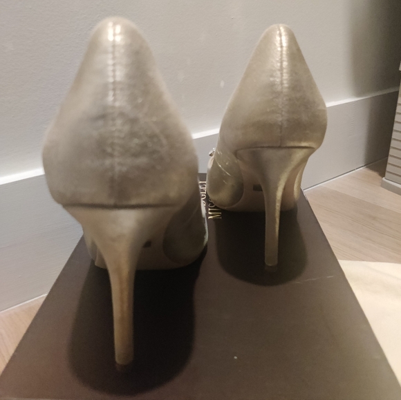 Badgley Mischka Serra Pump - Picture 3 of 7